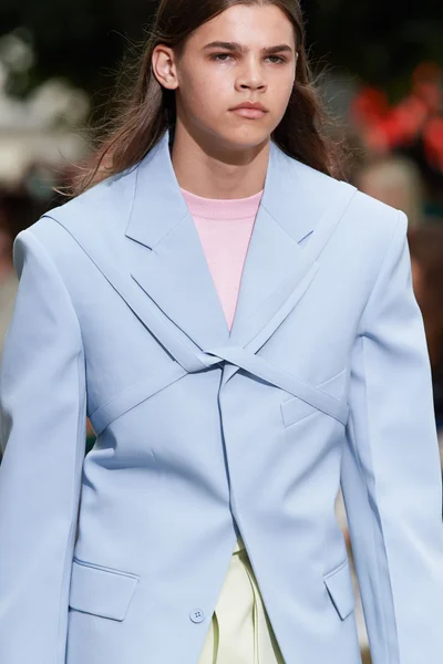 Look 27
